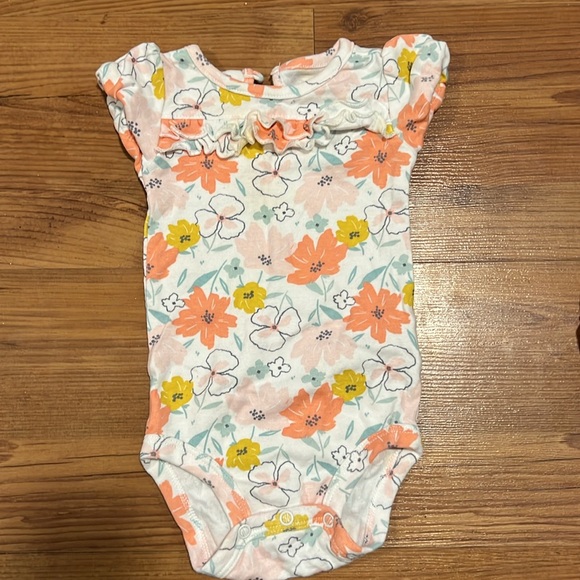 6 assorted bodysuits - Picture 5 of 7